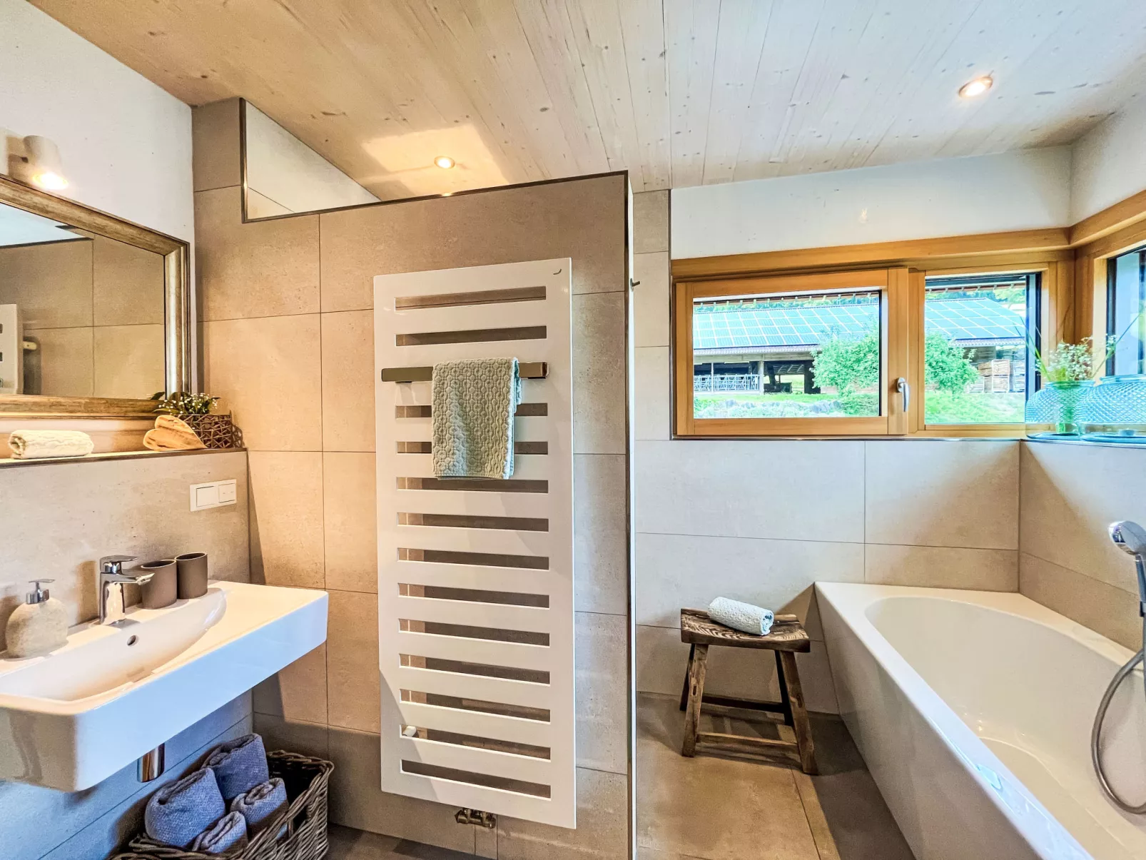 Kinast (HFT201)-Inside