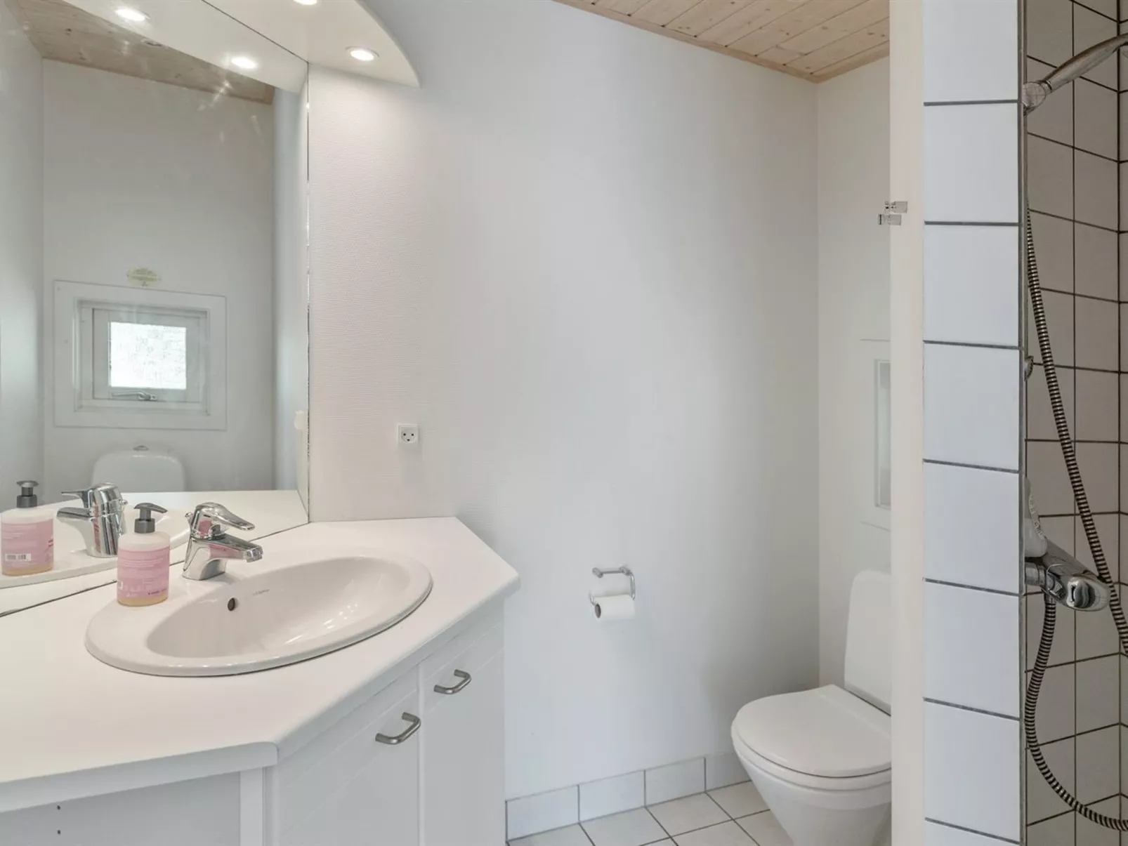 "Gyrid" - 150m from the sea-Inside