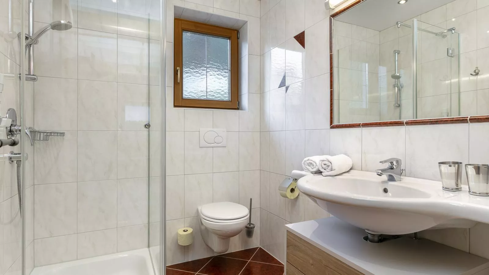 Rosalie-Lorena-Bathroom