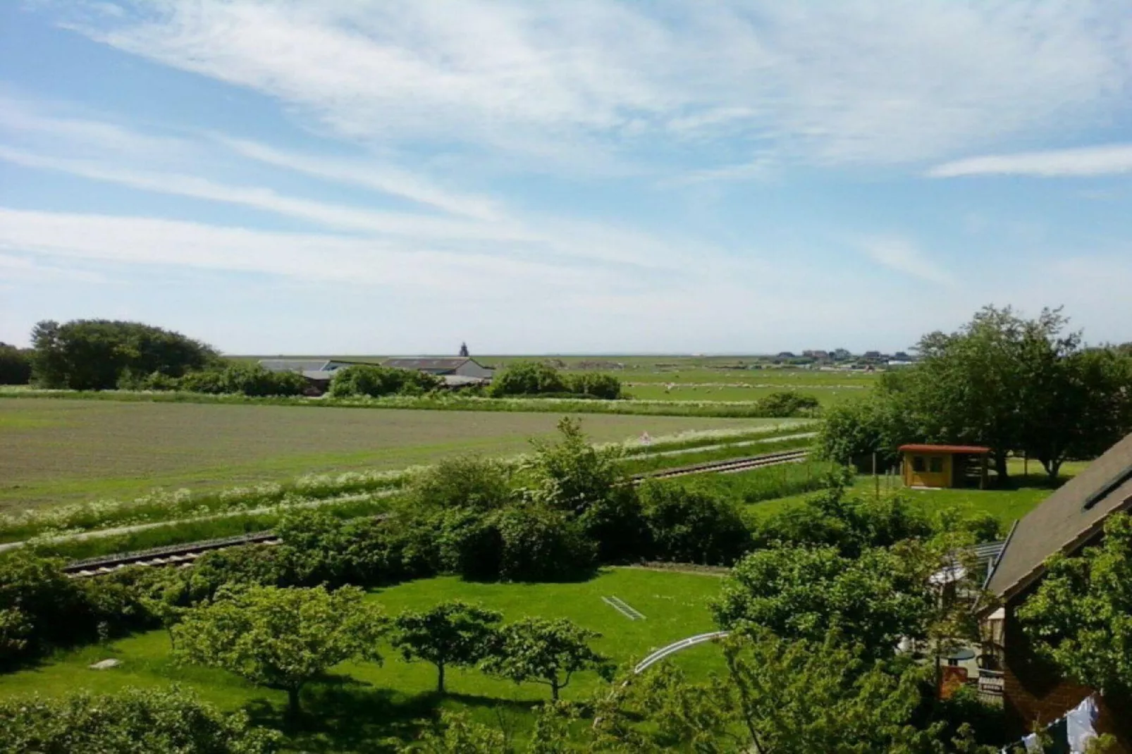 88009-Exterior in summer