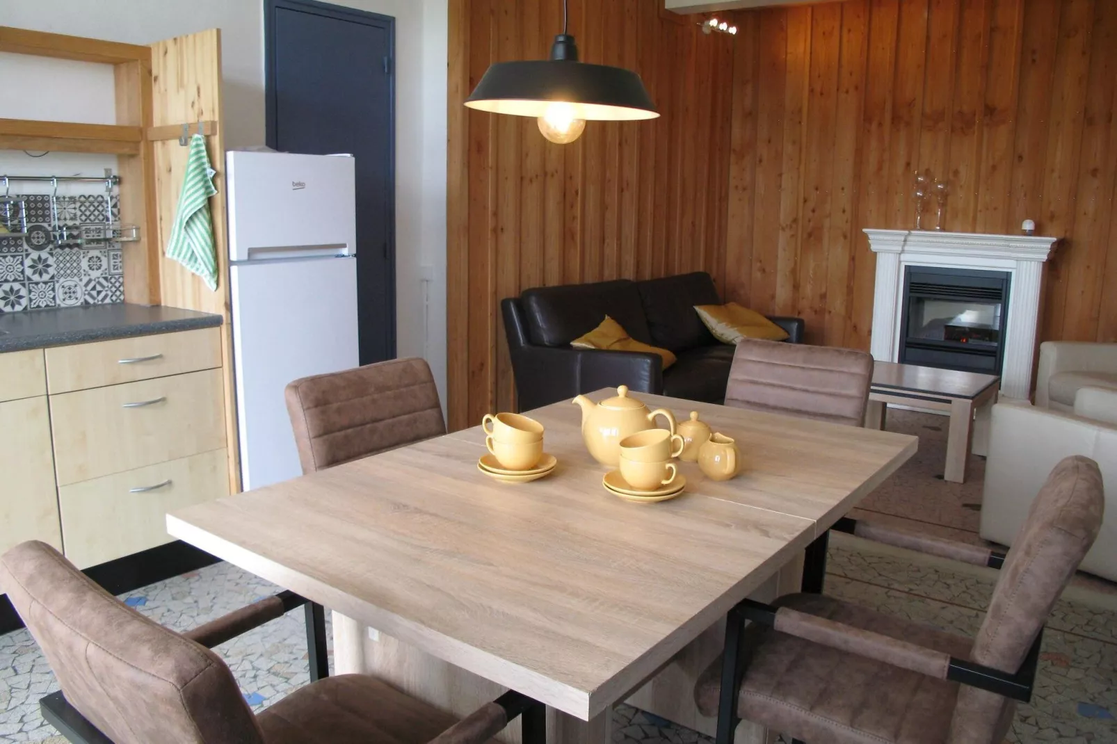 Apt Catharina 3 pers piscine partagée-Dining room