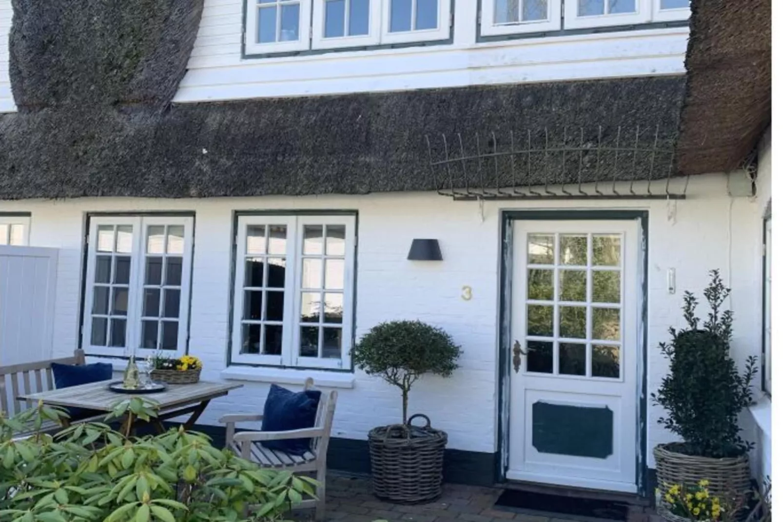 139423-Exterior in summer