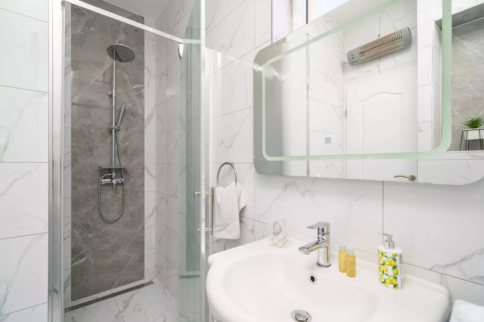 Apartments Senjo - One Bedroom Apartment with Balcony and Sea View (4 adults) (Apartman 3)-Bathroom