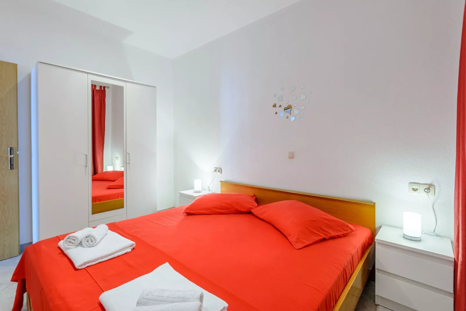 Apartments Hope (Dugi Rat) - Comfort OneBedroom Apartment with Terrace and Sea View (A1)-Chambre