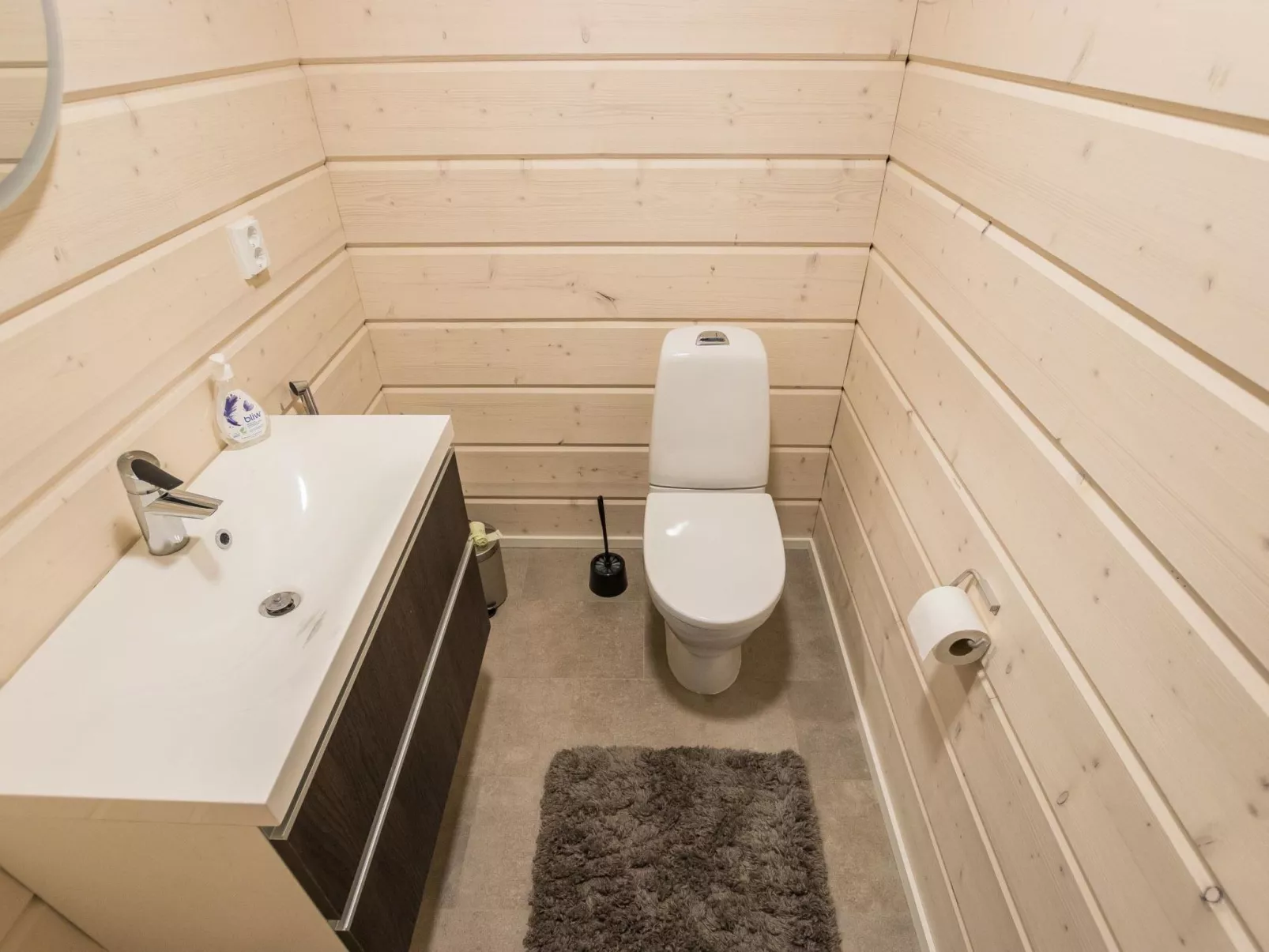 Rikinänranta b-Dedans