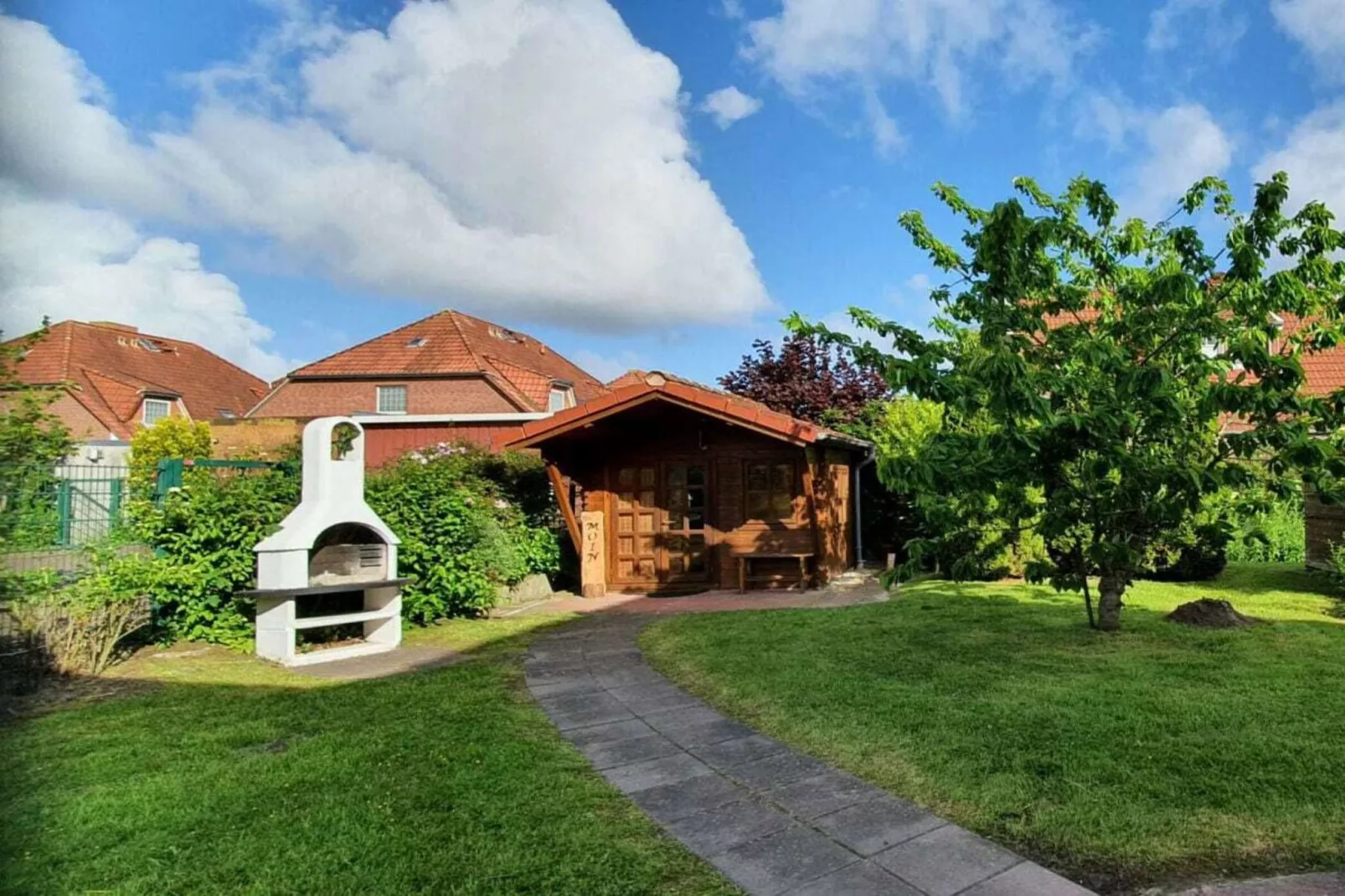 298215-Exterior in summer