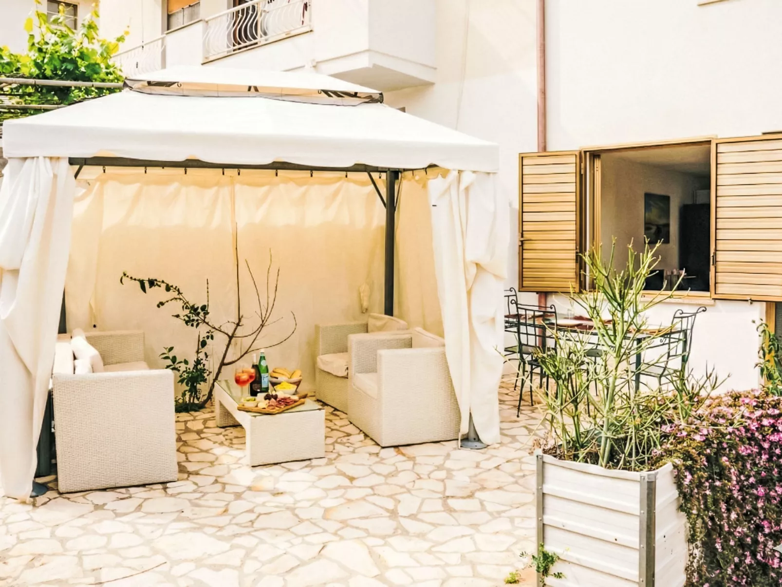 Rosa Dei Venti-Outside