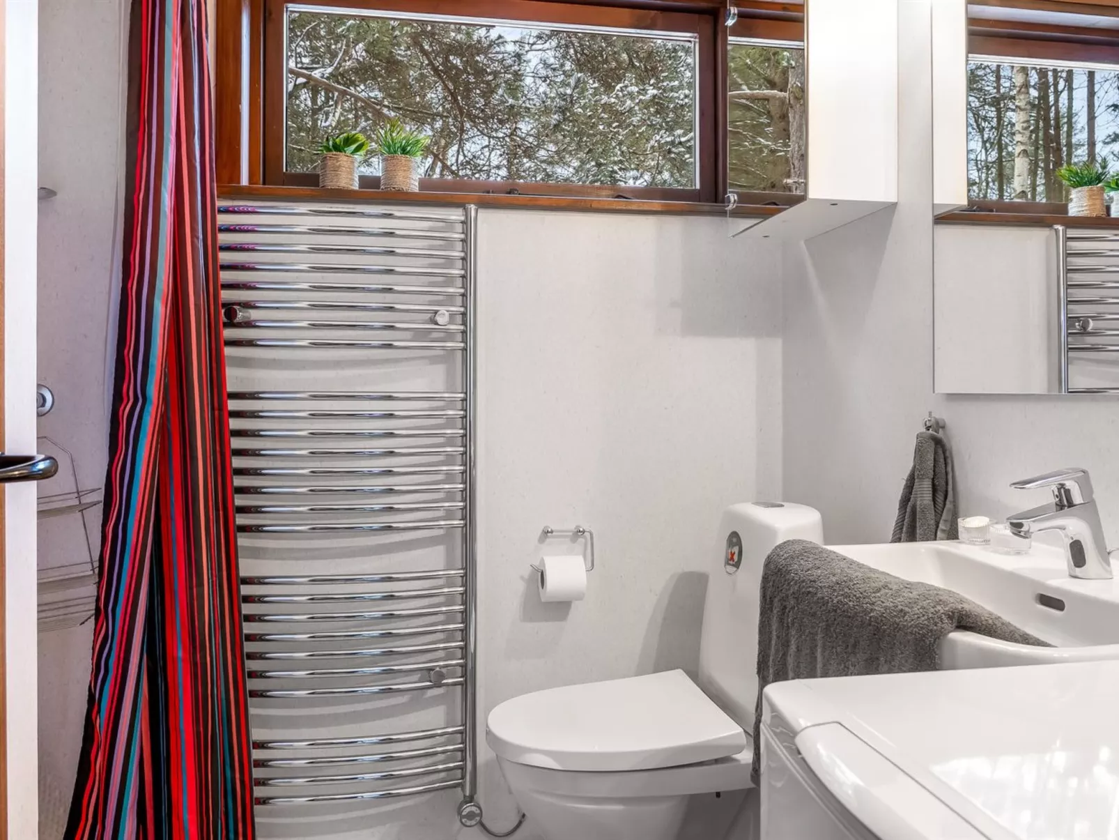 "Lökea" -  from the sea - Drinnen