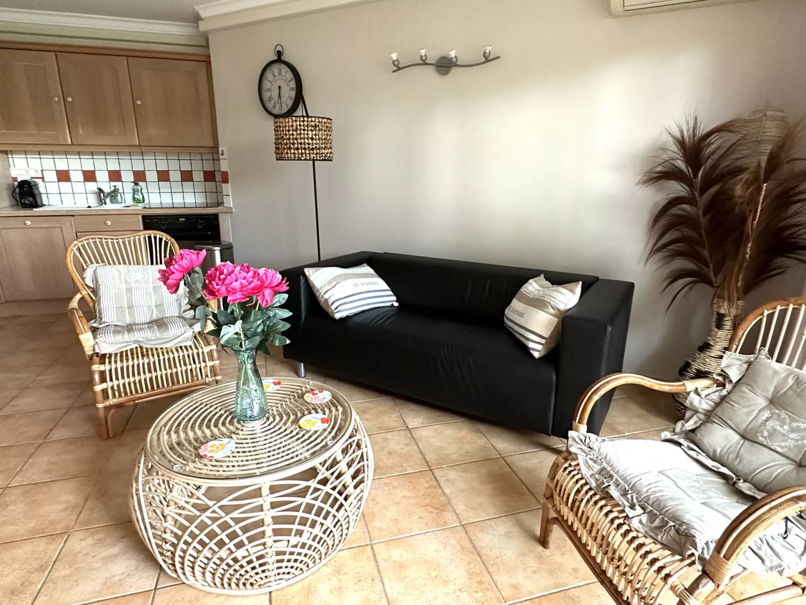 Les Pins Bleus-Drinnen