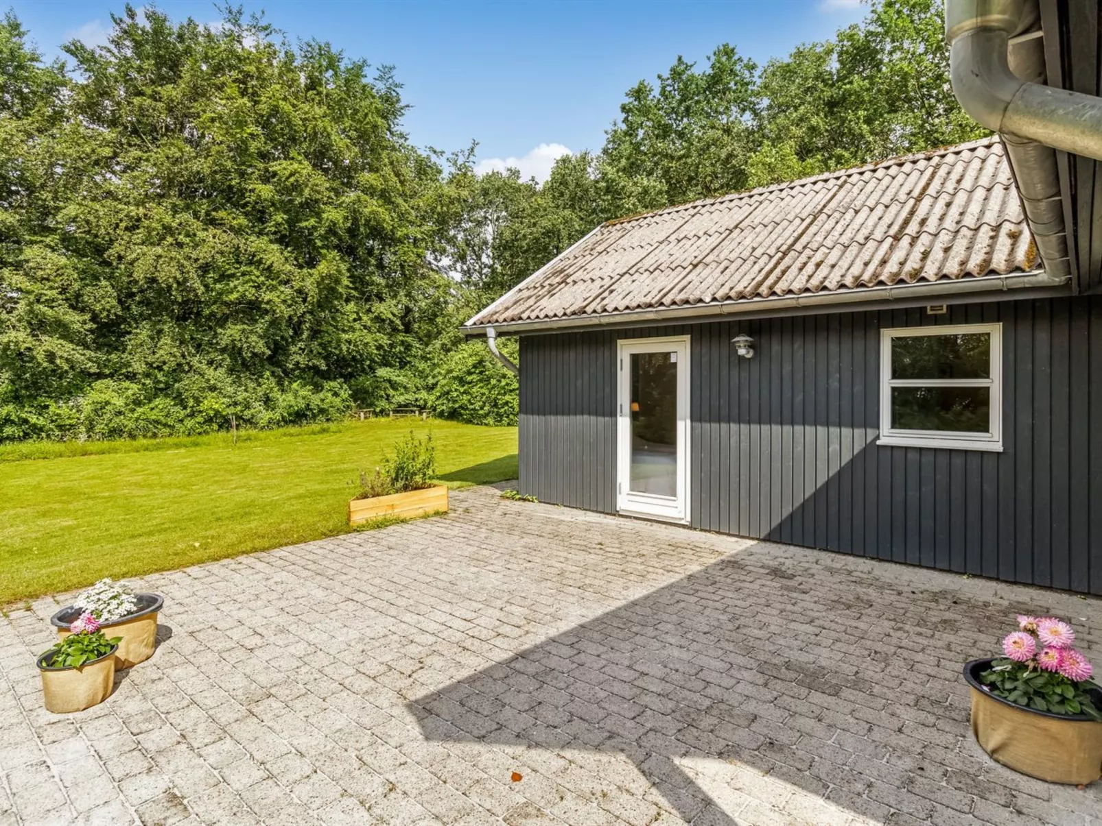 "Matias" - 30km from the sea-Draußen