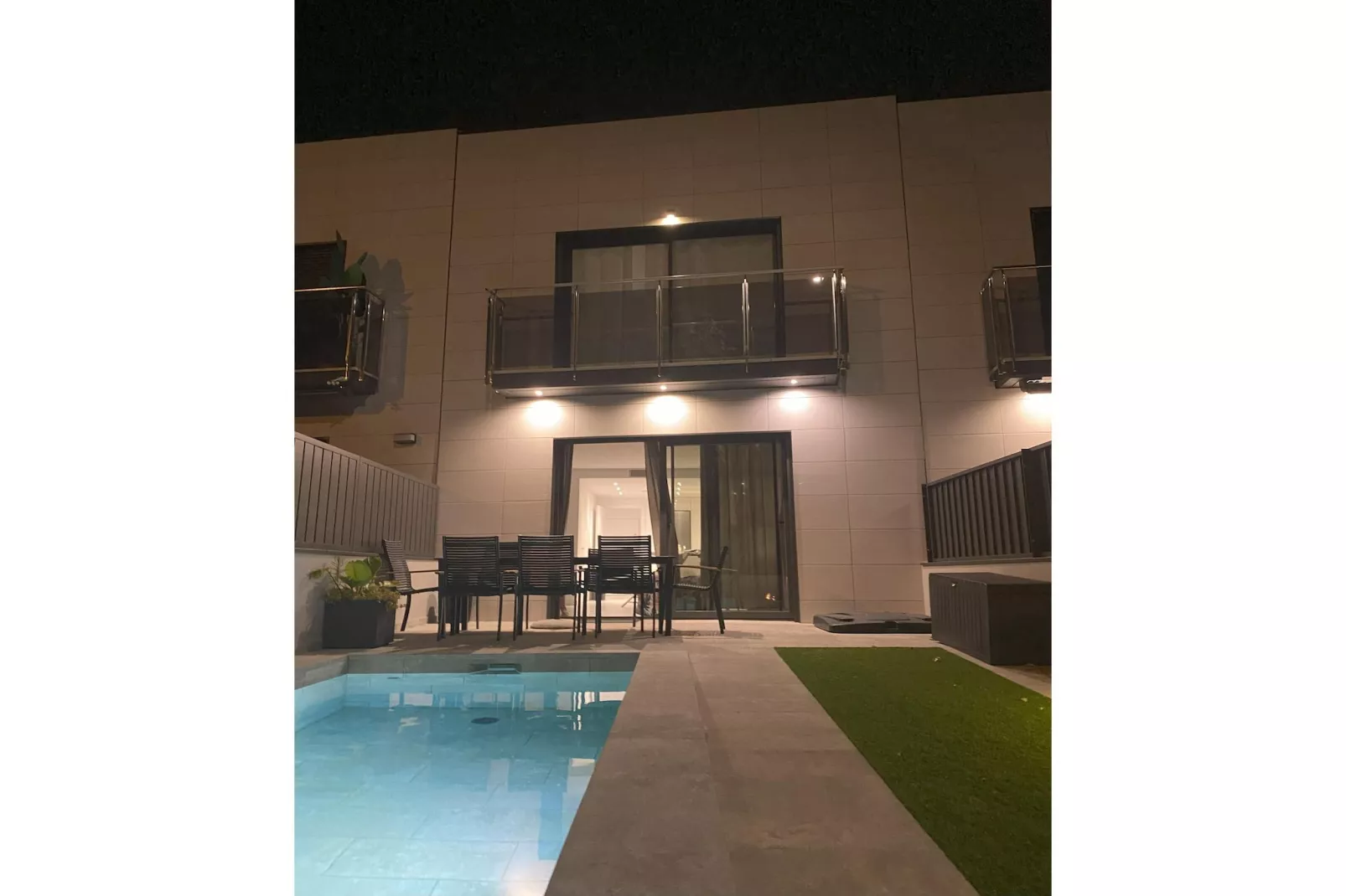 Villa Moncerrat - Exterior in summer