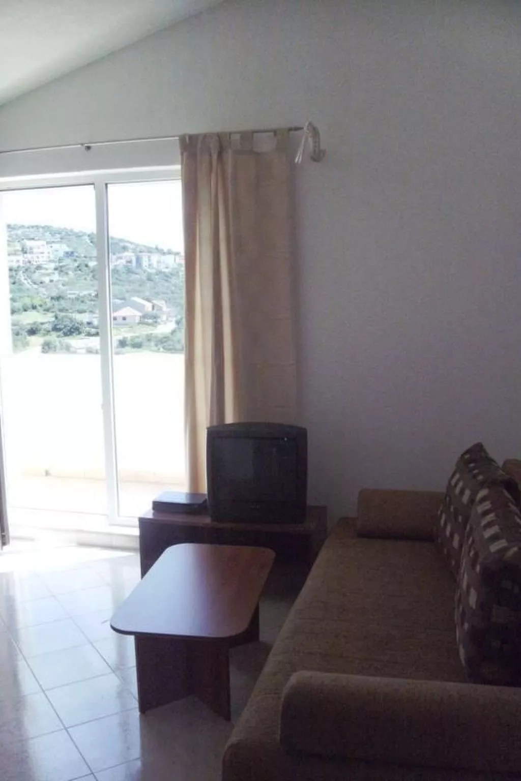 Wohnung in Seget Vranjica mit Terrasse und Grill-Drinnen