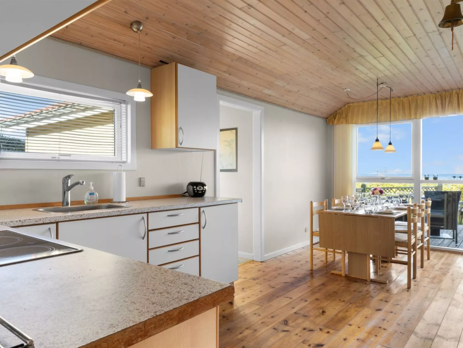 "Astrath" - 10m from the sea-Drinnen