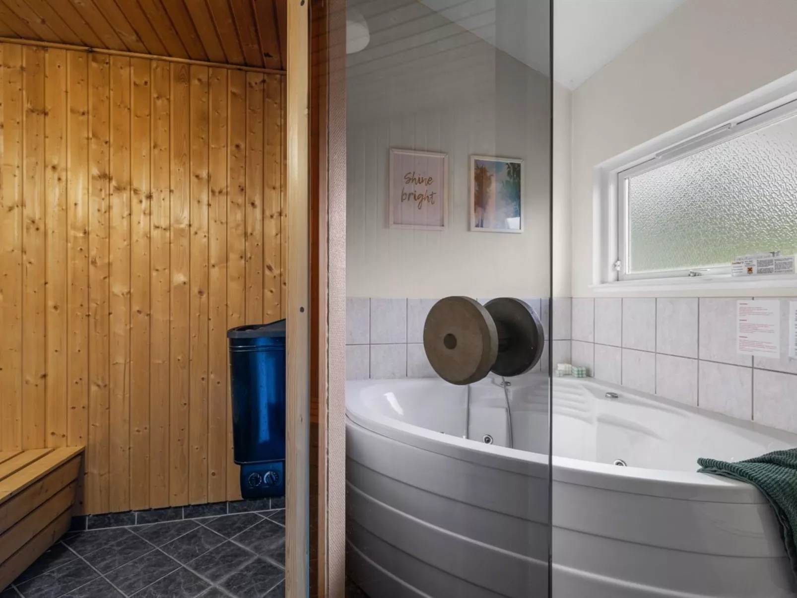 "Moa" - 350m from the sea-Drinnen