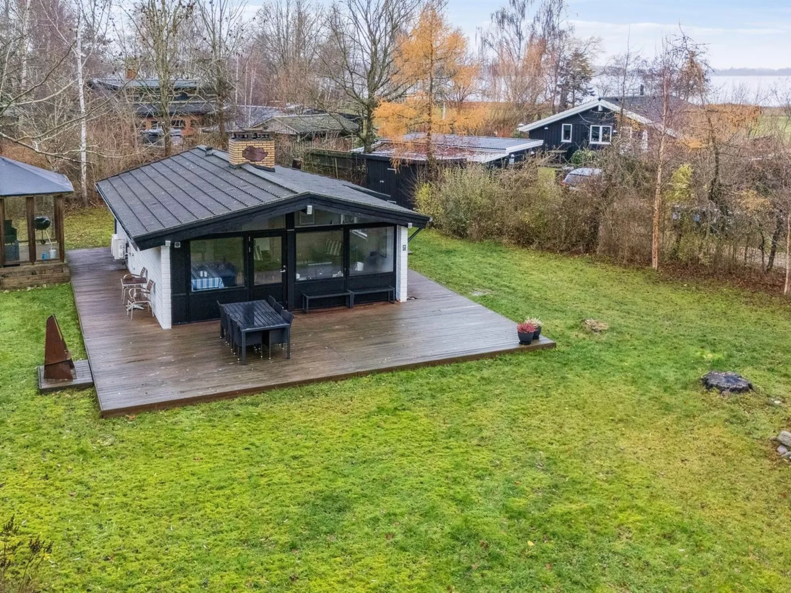 "Ordan" - 140m to the fjord-Outside