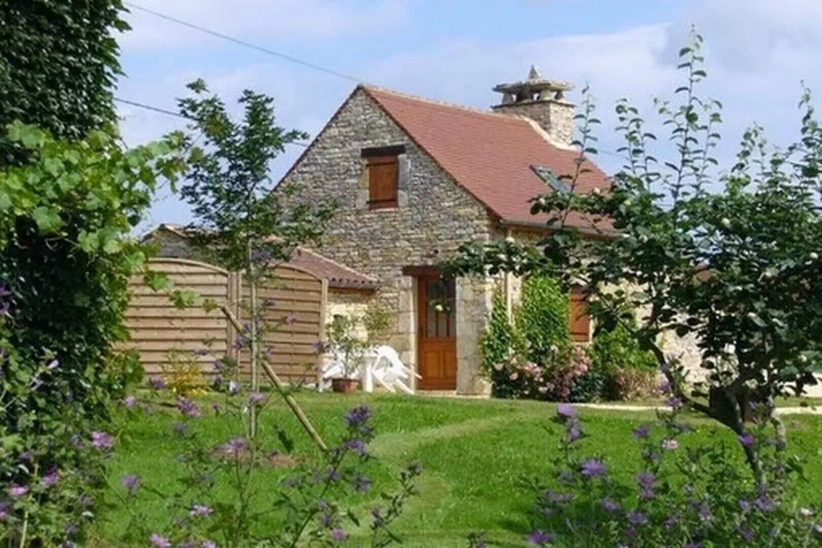 Four a pain Carème-Exterior in summer