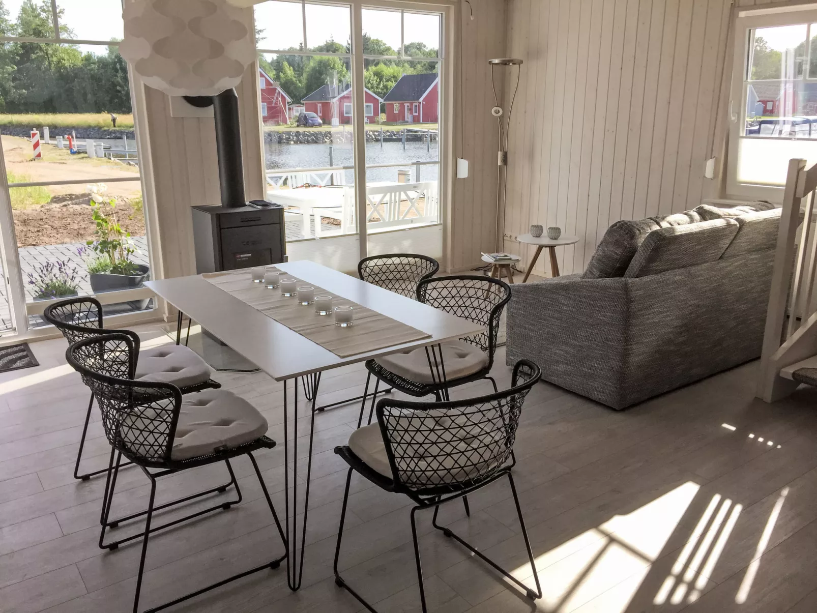 Ferienhaus am Wasser-Drinnen