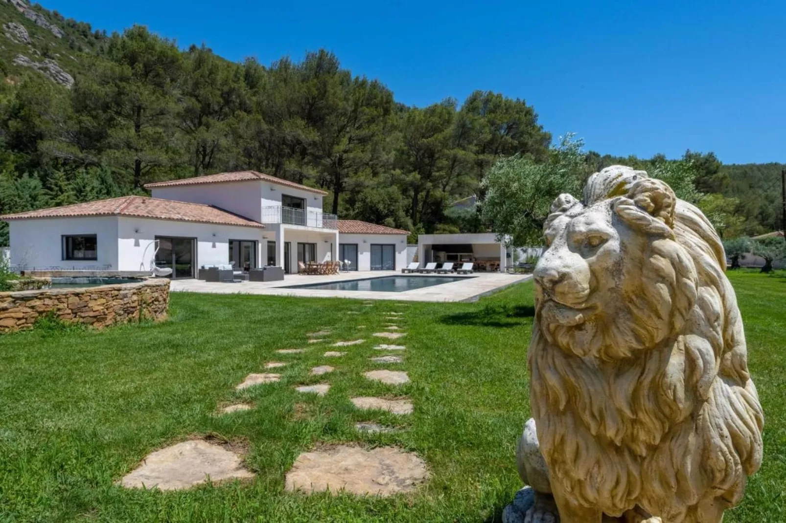 Villa avec piscine chauffée spa salle sport et cinéma-Extérieur été