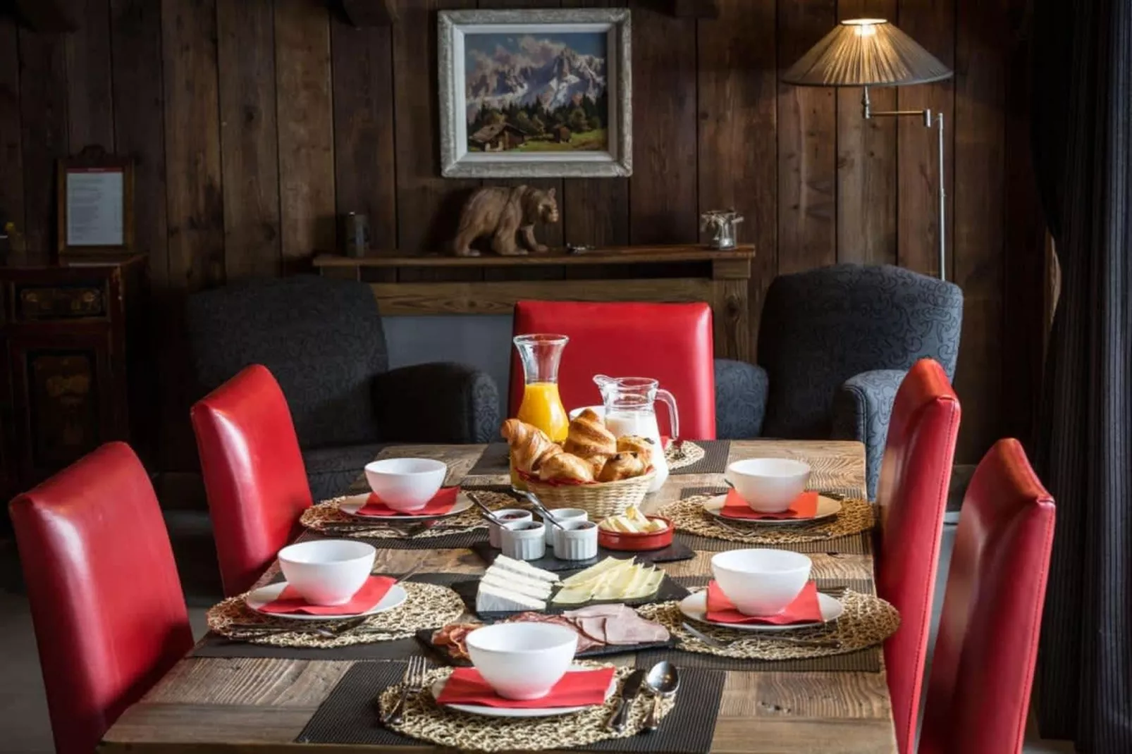 Chalet de luxe tout comfort avec jacuzzi sauna-Salle à manger