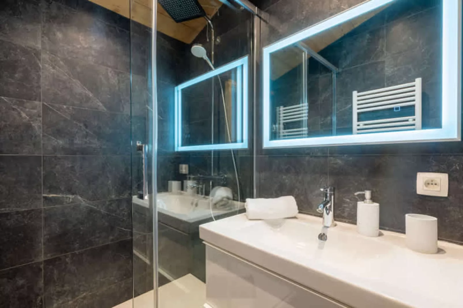 Duplex tout confort au centre ville de Chamonix - Salle de bain