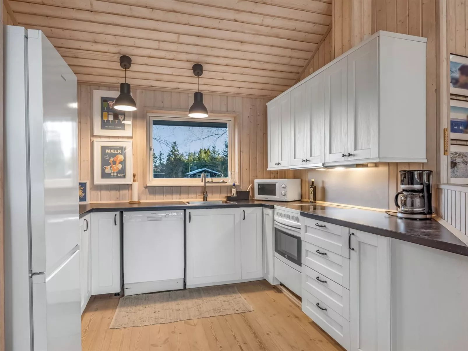 "Åse" - 1.3km from the sea-Drinnen