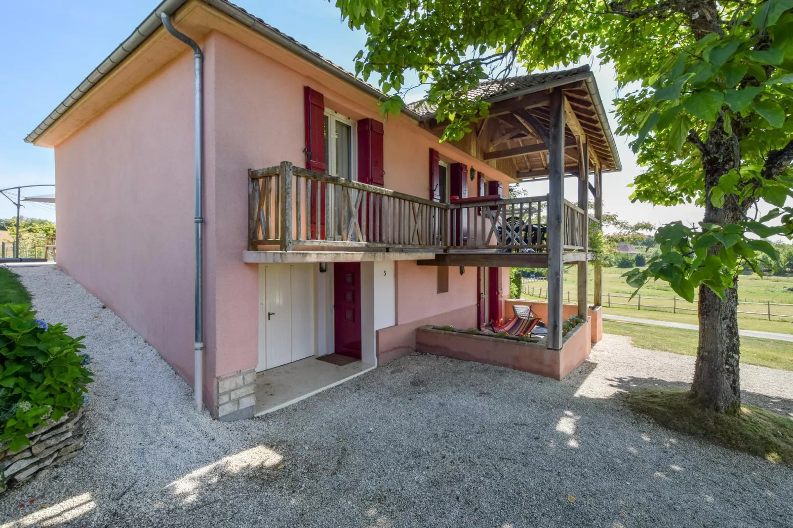 Pavillon 3 - Exterior in summer