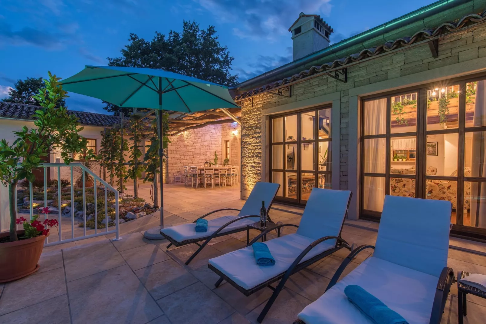 Villa Lipica - Terrasse/Balkon