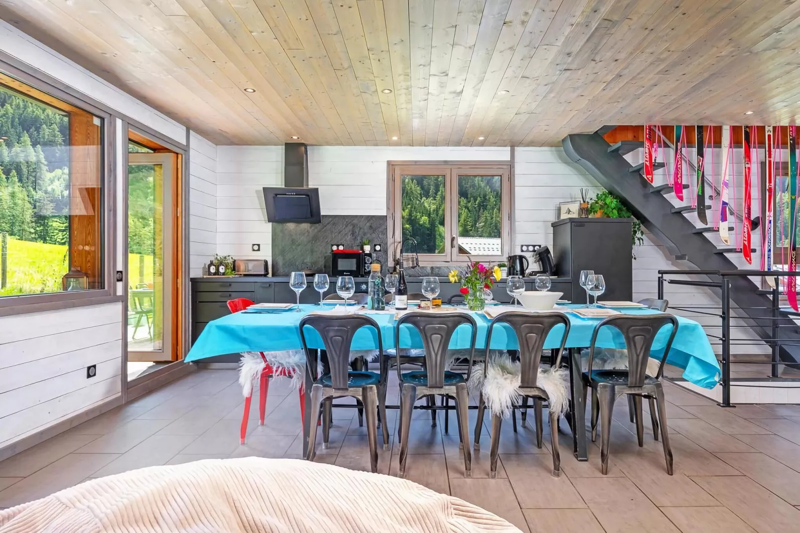 Ama Dablam-Dining room