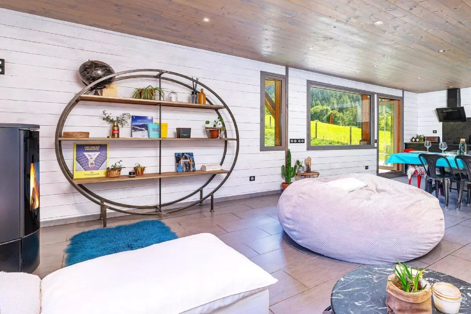 Ama Dablam-Living room