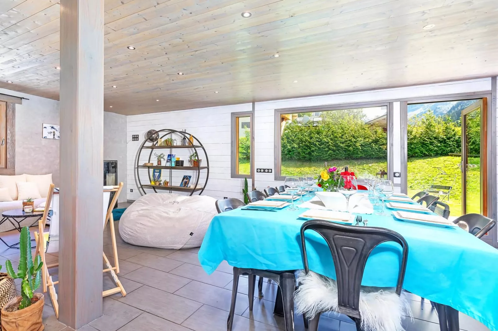 Ama Dablam-Dining room