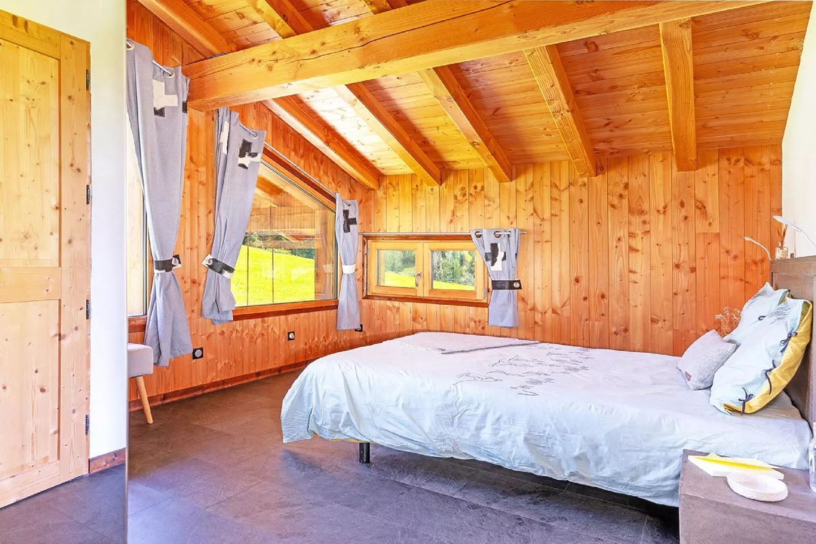 Ama Dablam-Bedroom