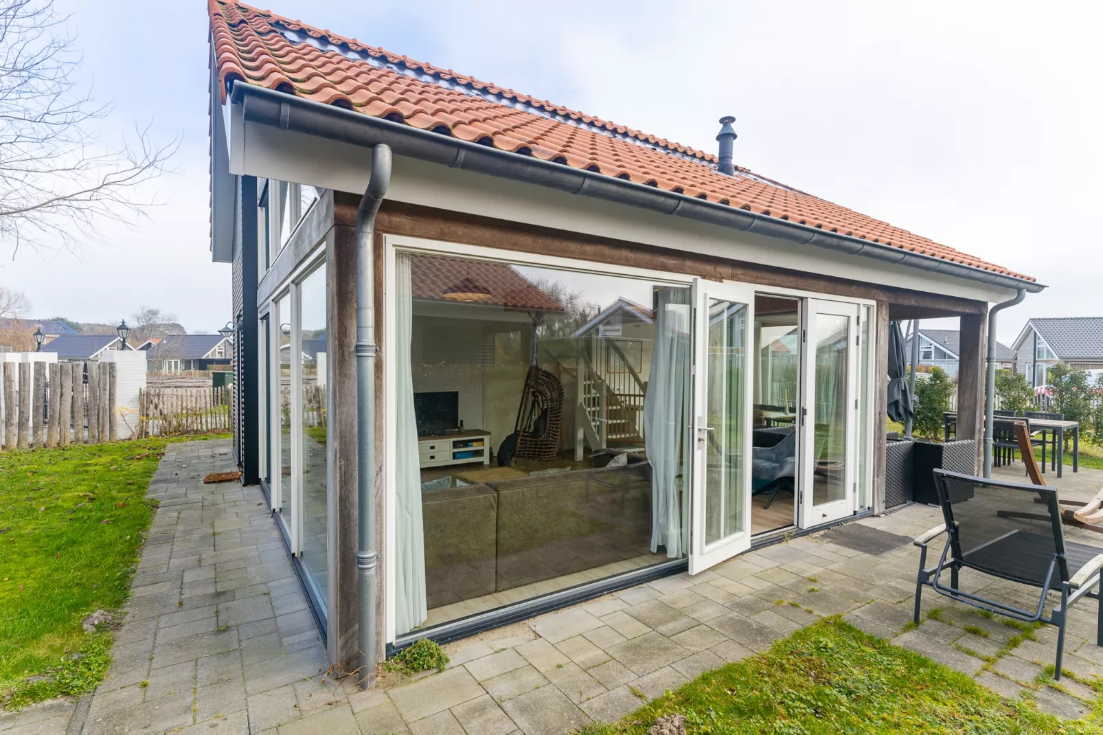 Zonnedorp 1 Solskin Renesse | Beach Holiday in Modern Holiday Home - Exterior in summer