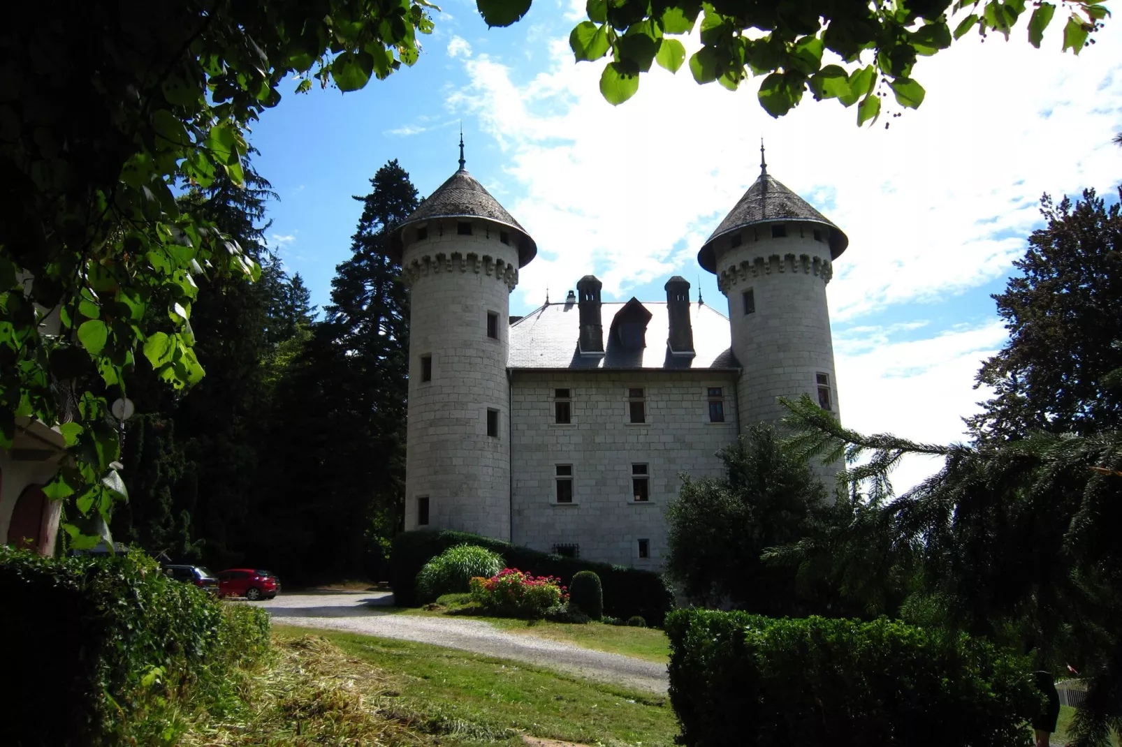 Pluton-Exterior summer