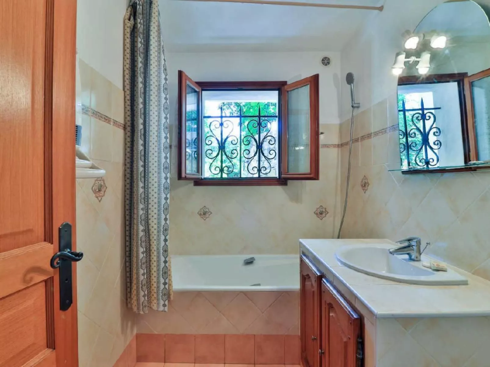 Appartement in Le Bar-Sur-Loup mit Eigenem Garten - Image-tags.info