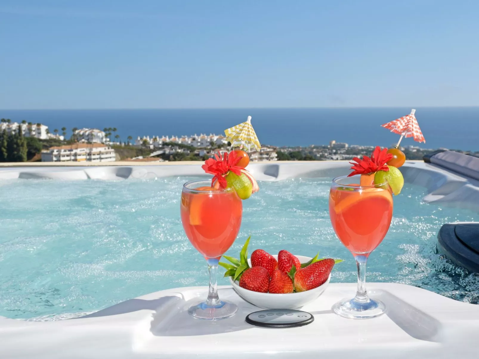 Penthouse, Jacuzzi, Meerblick, BBQ,wifi, AC - Dehors