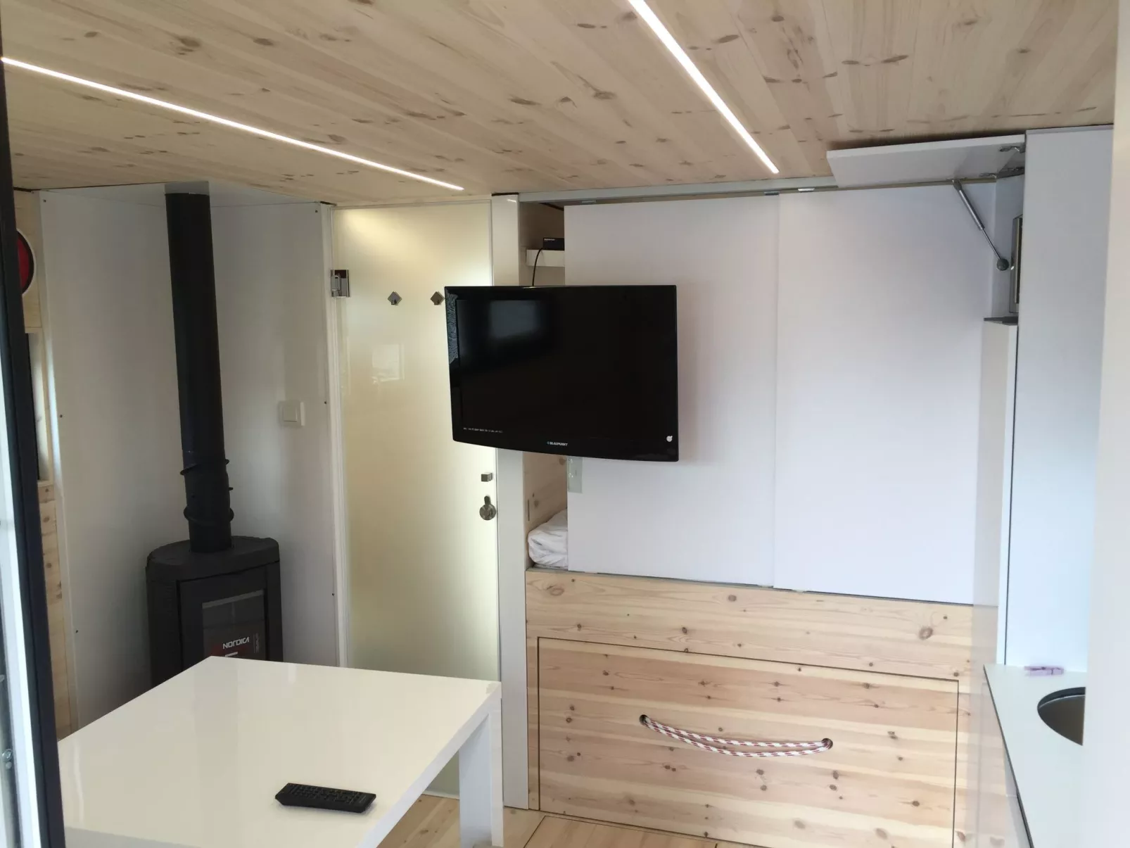 Hausboot für zwei Personen mit Kamin und Terrasse - Image-tags.info