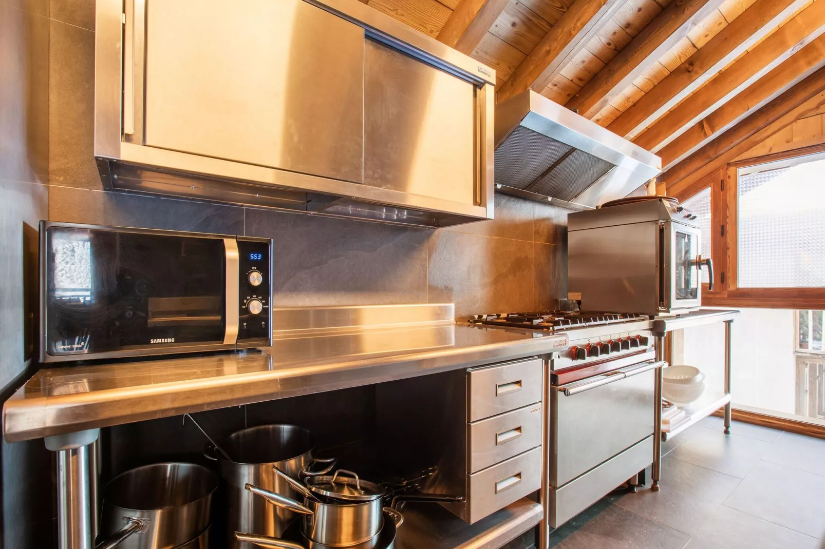 CHALET LE 360 KB-Kitchen