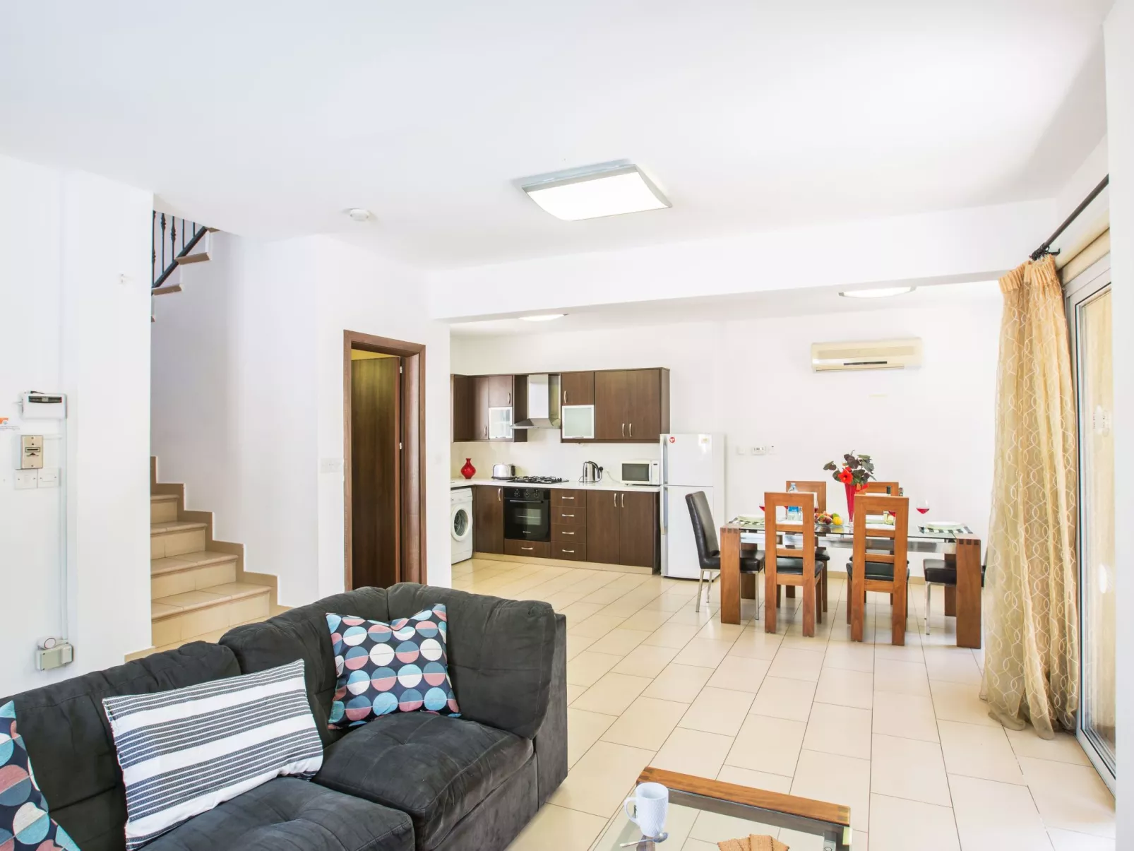 Moderne Ferienvilla PV5 mit großem Garten - Image-tags.info