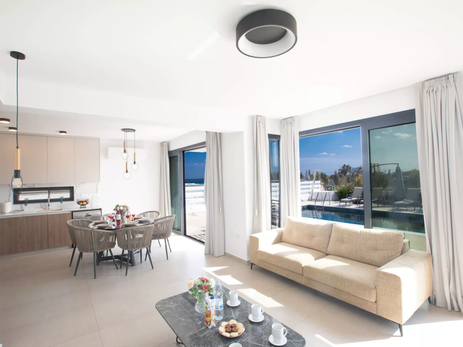 Haus in Paralimni mit Doppelveranda - Image-tags.info