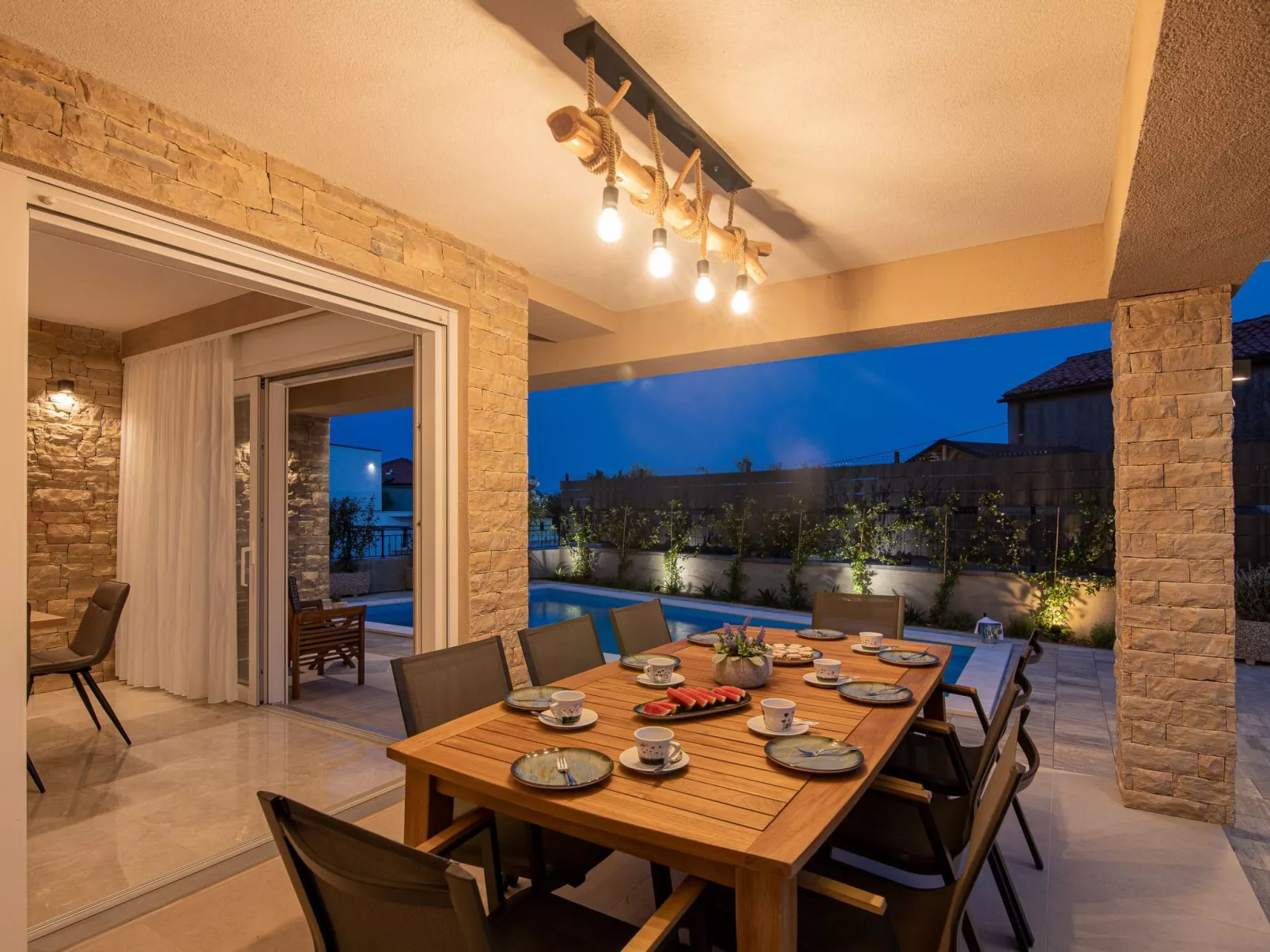 Luxuriöse Villa mit Salzwasserpool in einer ruhigen Gegend - Image-tags.info