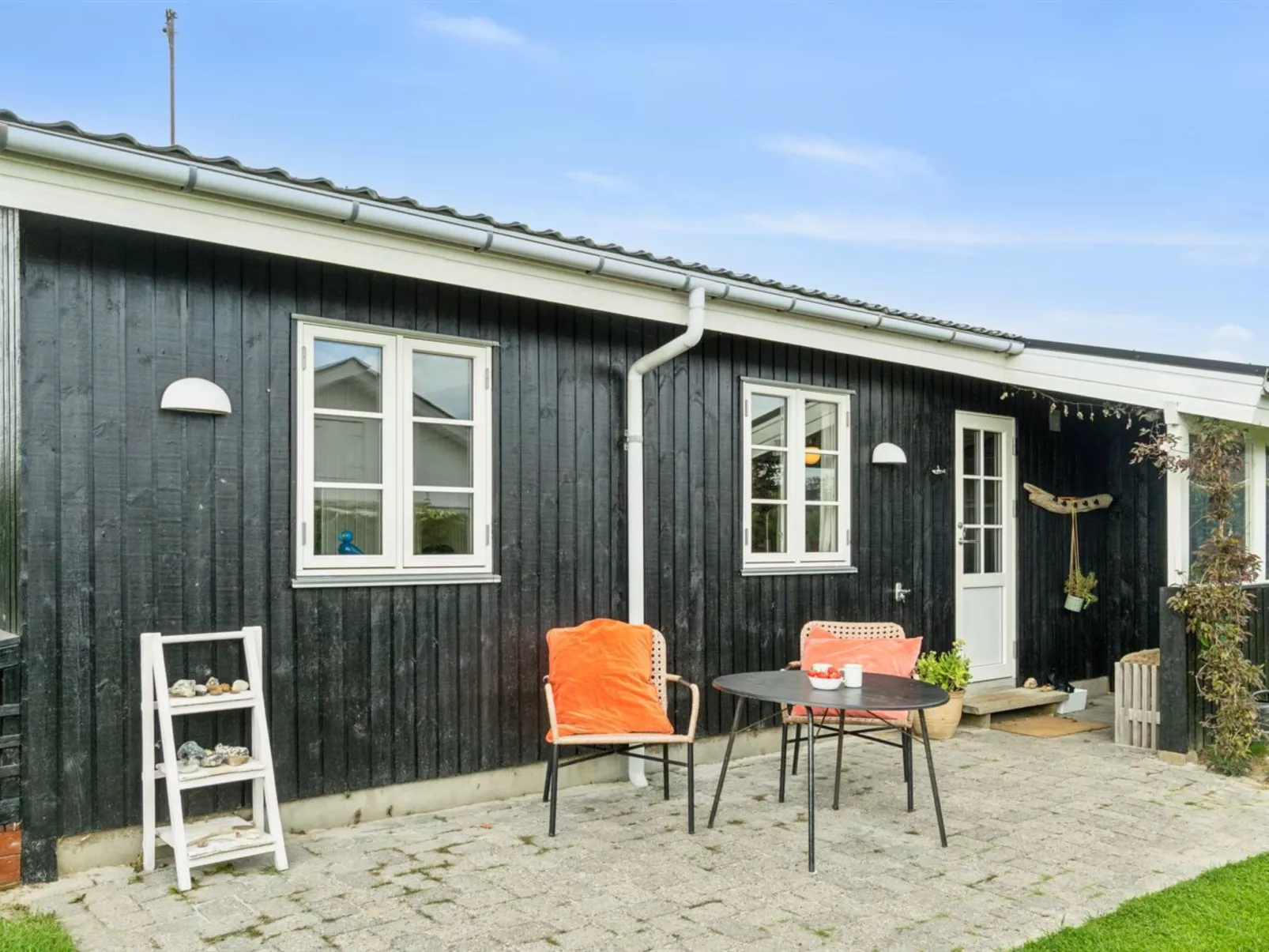 "Bjarni" - 180m from the sea - Outside