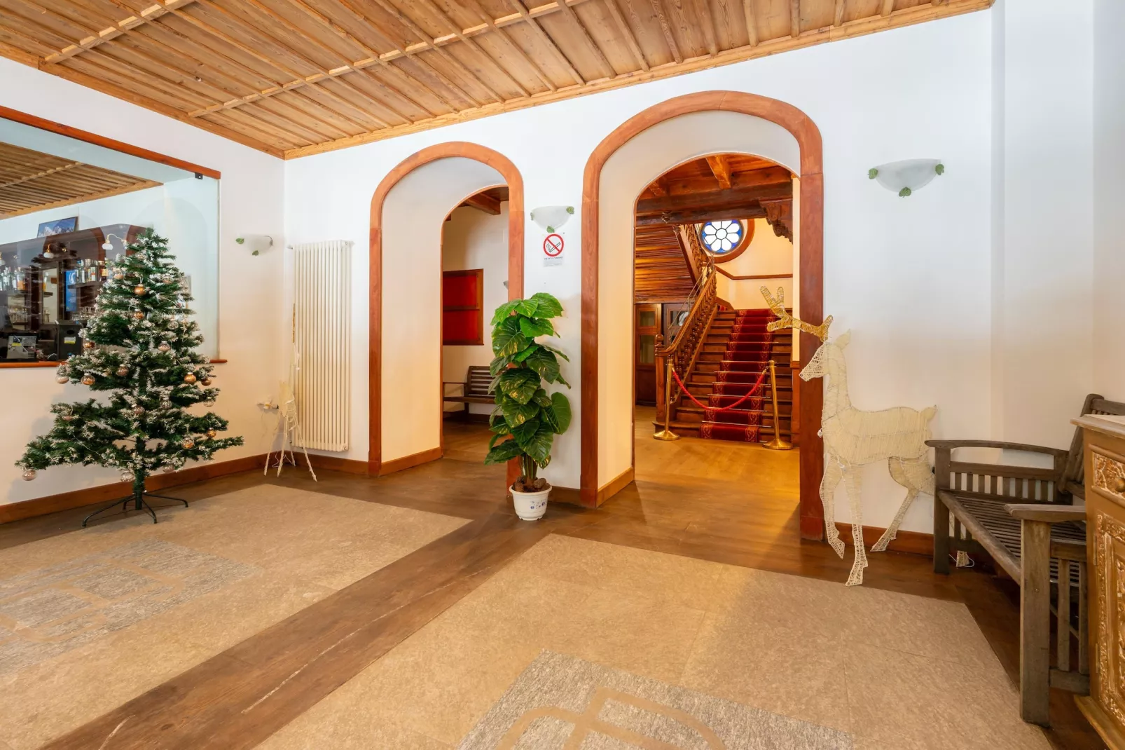 TRILO 1 CERESOLE-Hall & reception