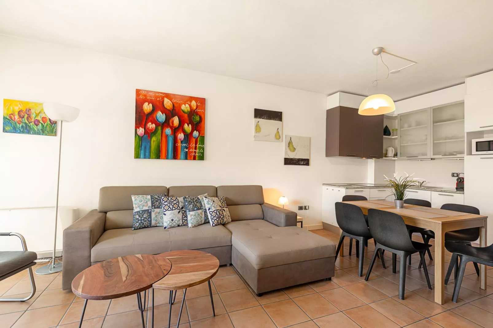 RESIDENCE PORTO LETIZIA - PALACE-2ROOM APT 6 PAX LAKE VIEW DELUXE 8210 - P2LD6 - Living room