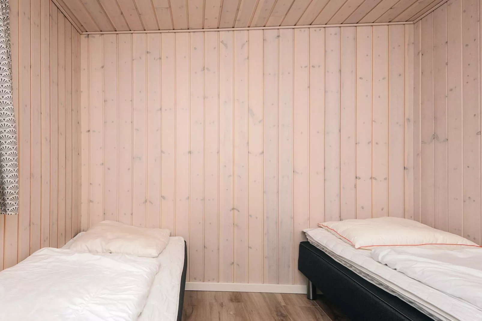 Summer house with pool, sauna-Indoor