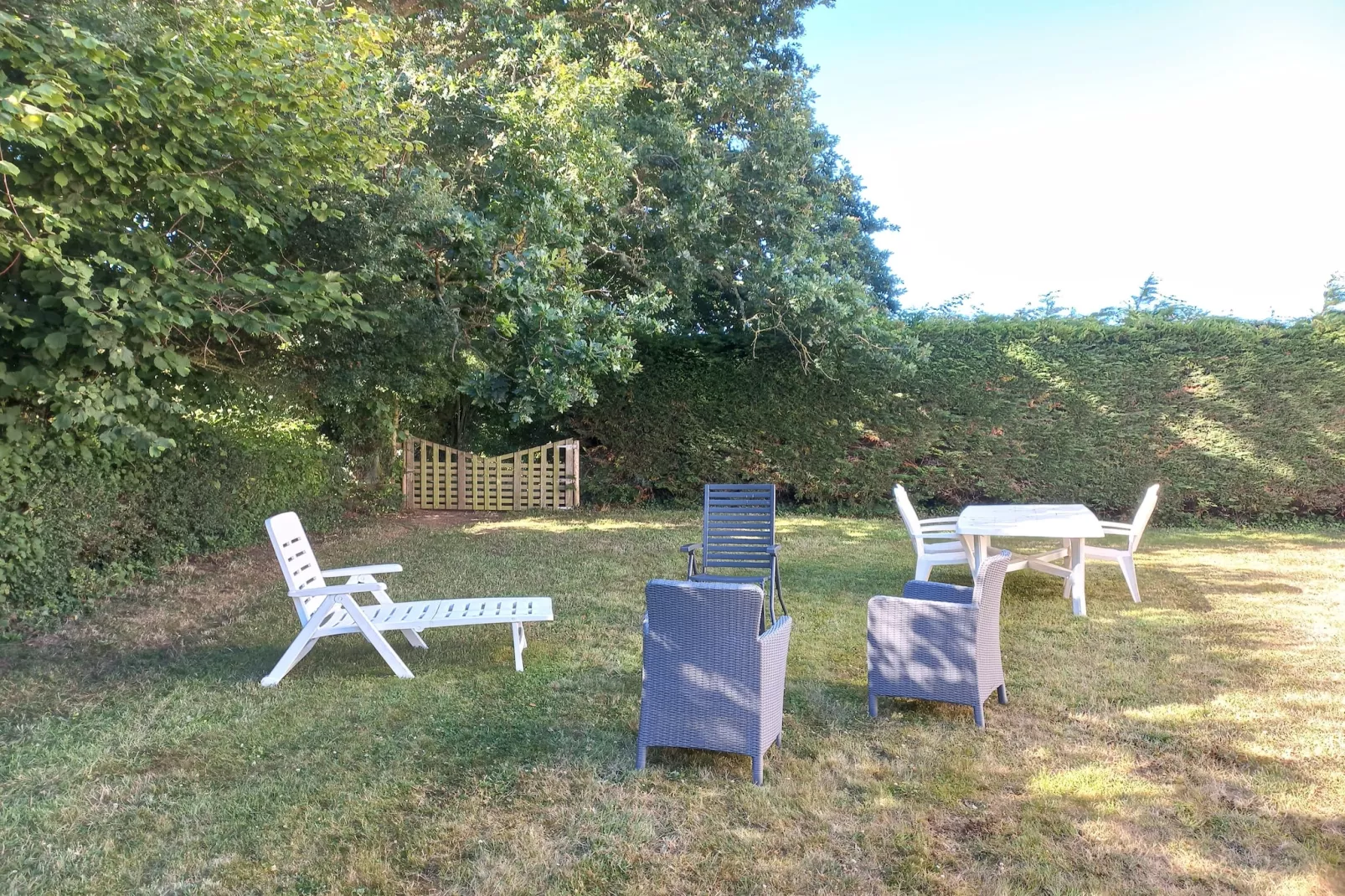 Maison de vacances Henansal-Gardens in summer