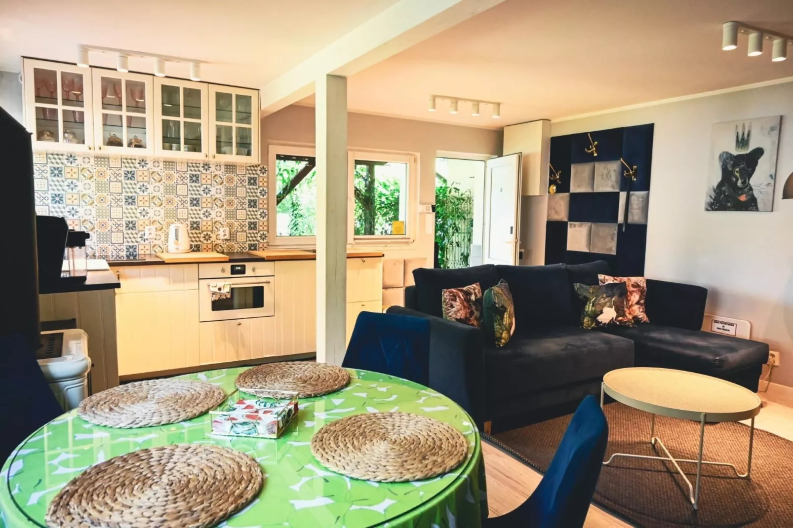 Dom w Starych Czaplach z domkiem na drzewie-Living room