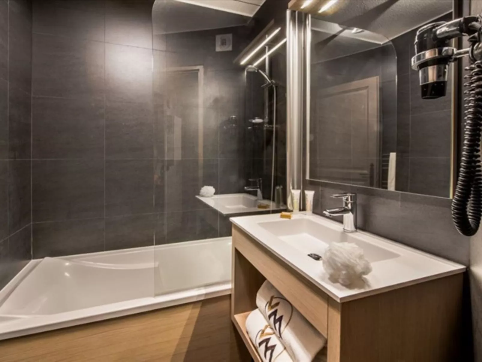 Village Montana-Inside