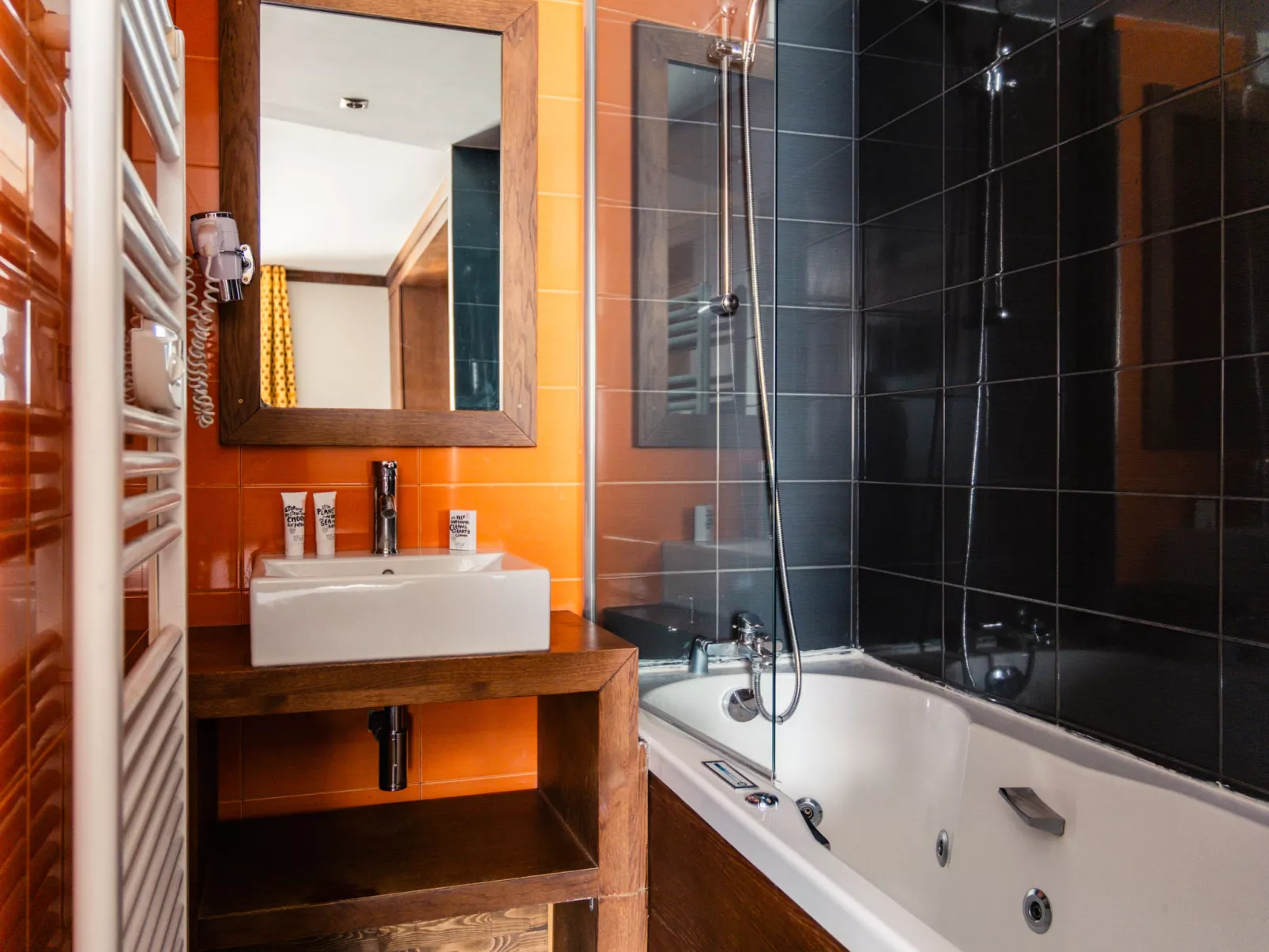 Village Montana-Inside