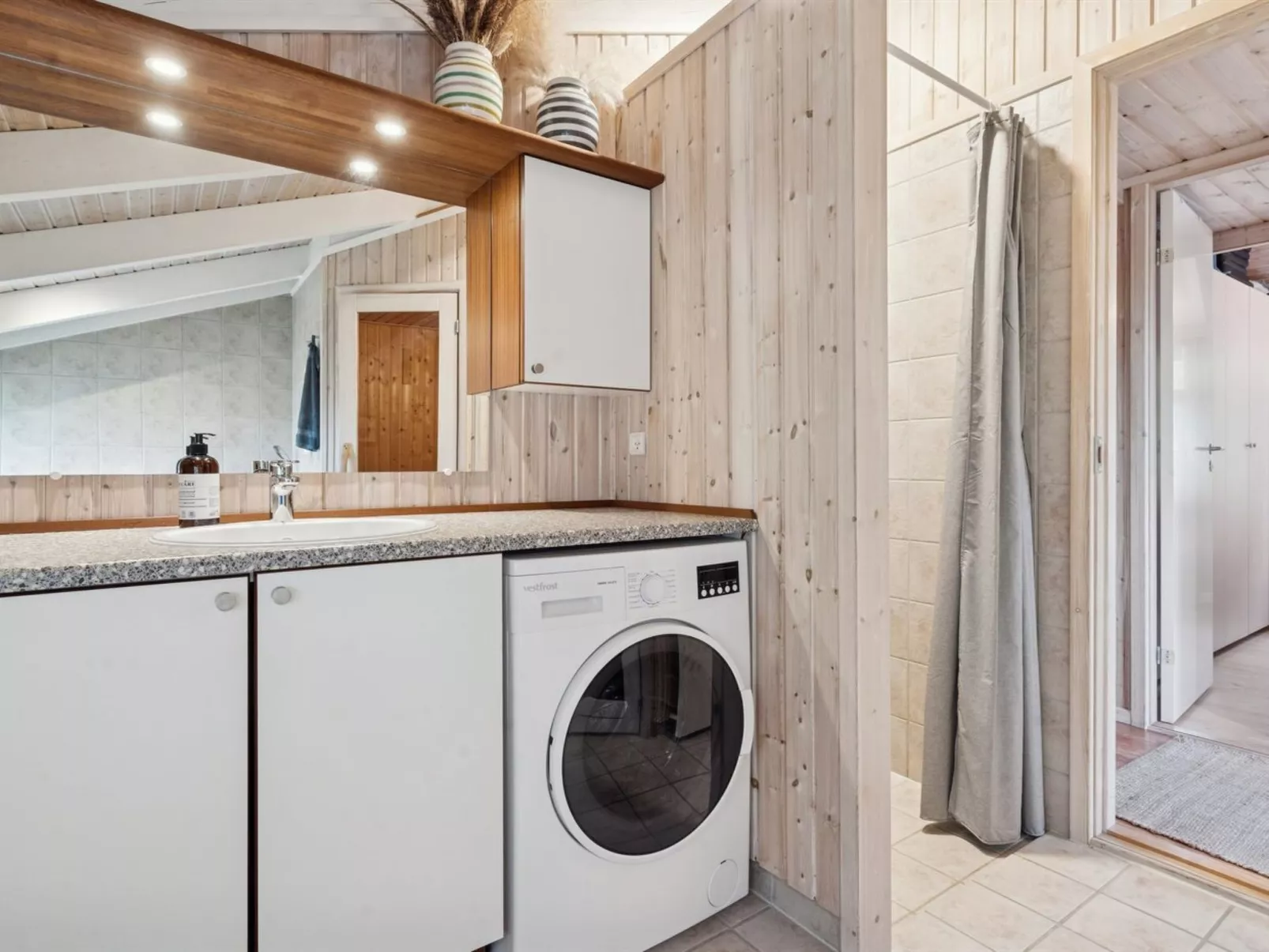 "Alvy" - 200m from the sea-Inside