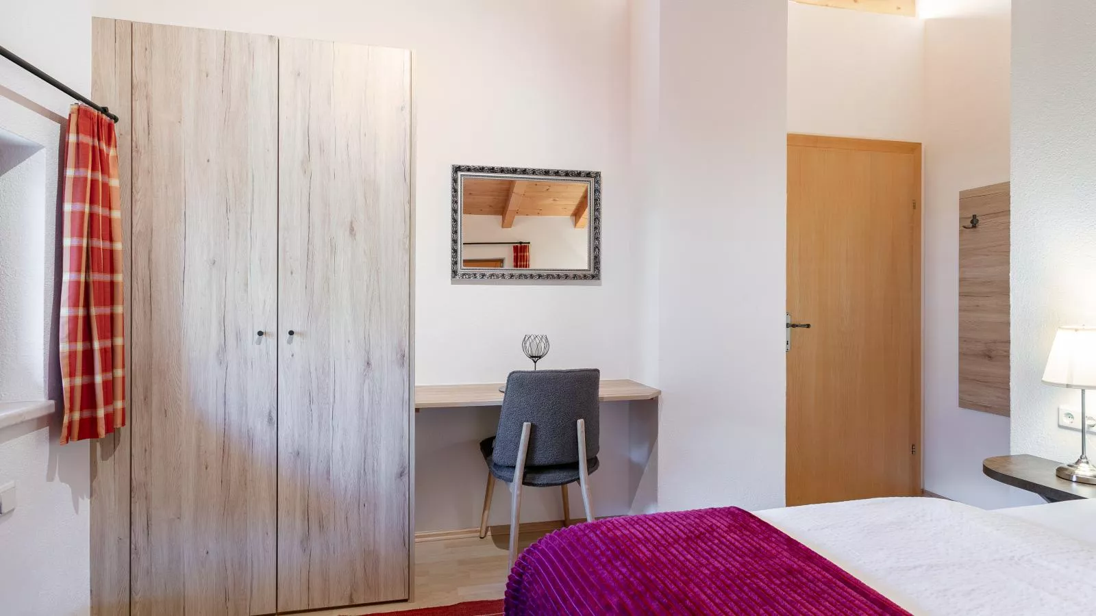 Rosalie-Lorena-Bedroom